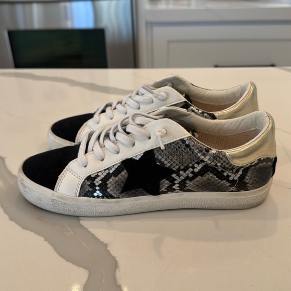 Vintage Havana Shoes - Vintage Havana Women's White and Black Trainers
Size US 7.5